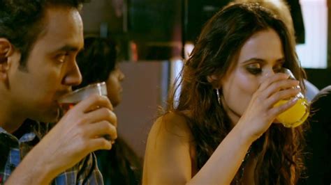 Chinmayi Drinking Alcohol In Pub Comedy Scene Lbw Movie Rohan