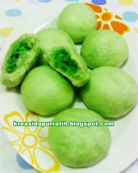 Kreasi Dapur Ratih: Bakpao Kelapa Pandan
