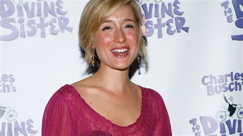 Who Is Allison Mack Smallville Actress Arrested For Her Role In Nxivm Sex Cult Life And Style