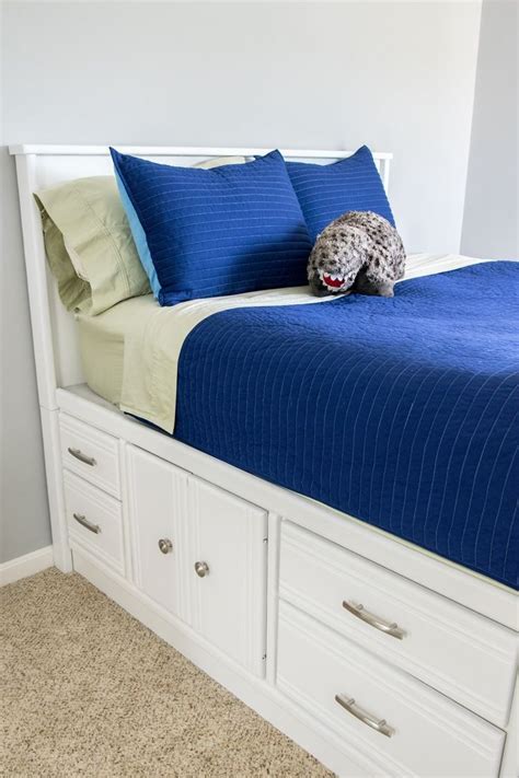 Featuring a cool charcoal gray finish with solid wood construction throughout providing lasting great looks and durability for many years to come. Oak Captain Bed - Painted Makeover | Bed makeover ...