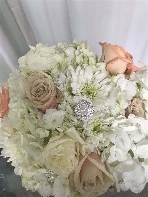 Light pink and blush | rose gold. Beautiful classic bouquet of white hydrangea, white roses ...