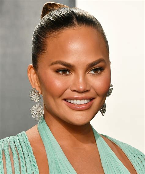 You Won T Believe This 13 Facts About Chrissy Teigen Model Chrissy Teigen Is A Model And