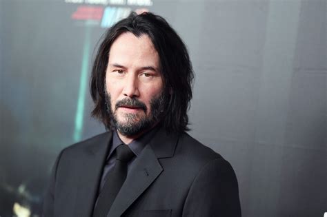 Keanu Reeves Takes No Chances When It Comes To Posing For Pictures