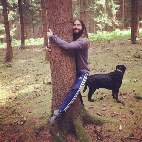 Our Tree Hugging Hippie Jared Leto Umarmung Wunderweib