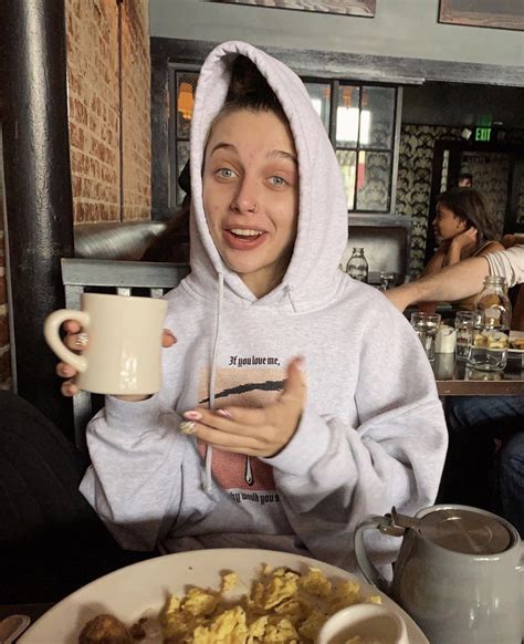 Role Model Artist Emma Chamberlain 36guide