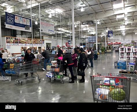 Costco Interior Hi Res Stock Photography And Images Alamy