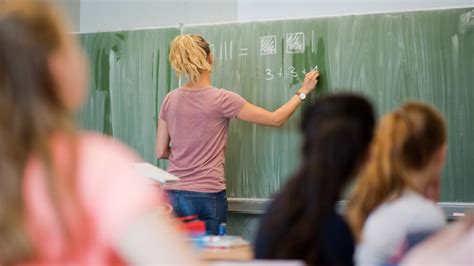 Trotz Quereinsteigern An Deutschen Schulen Fehlen Tausende Lehrer Video Welt