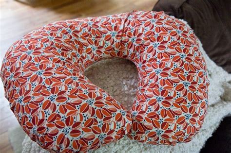 Pillow is the ideal support for mother and child during breastfeeding. Tutorial: DIY Nursing Pillow and Slipcover in 2020 | Diy nursing, Diy pillow covers, Nursing pillow
