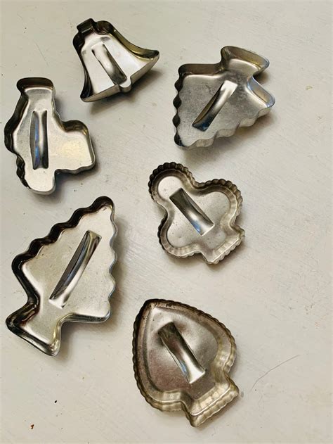 Metal Cookie Cutters Set Of Six Cutters Retro Baking Tools Kitchen