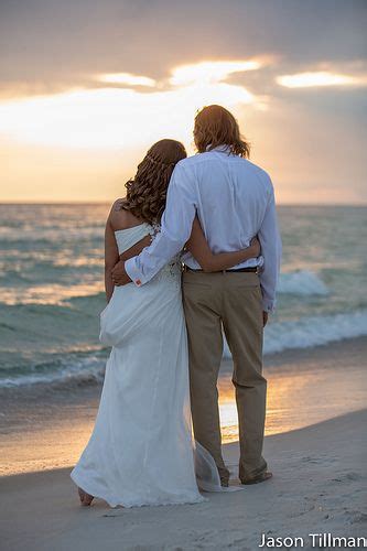 Funny couple showing thumbs up to camera. _MG_8885 | Wedding photography poses, Wedding photos poses ...