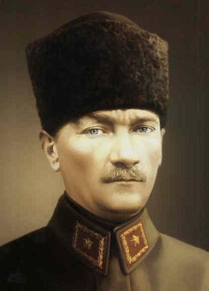 Atatürk served as the country's first president from 1923 to 1938. Mustafa Kemal Atatürk - Vikidia, l'encyclopédie des 8-13 ans