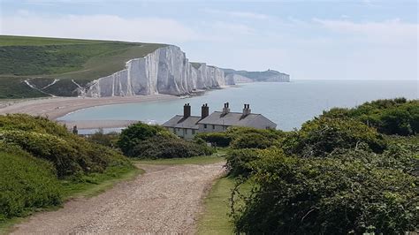 Coastal cottages with hot tubs. Visit Seaford in East Sussex and enjoy the stunning, world ...