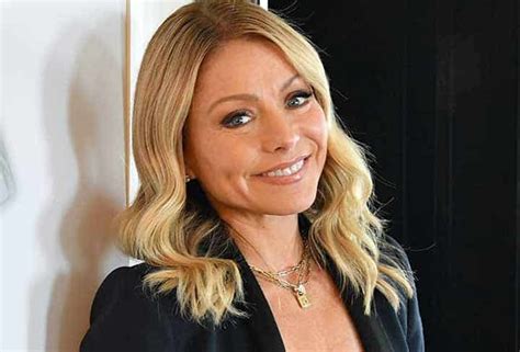 Kelly Ripa Measurements Bio Height Weight Shoe And More