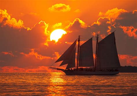 5 Sunset Cruises Around The World That Are Actually Worth It