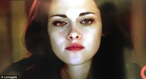 Twilight Breaking Dawn Part 2 First Look At Bella As A Vampire