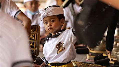Premium Photo Cute Balinese Boy At The Ceremony At Tirta Empul Temple
