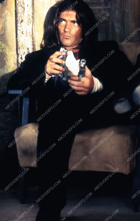 José antonio domínguez bandera (born august 10, 1960), known professionally as antonio banderas, is a spanish actor, singer, film producer and director. Antonio Banderas film Desperado 35m-6756 | Movie stars ...