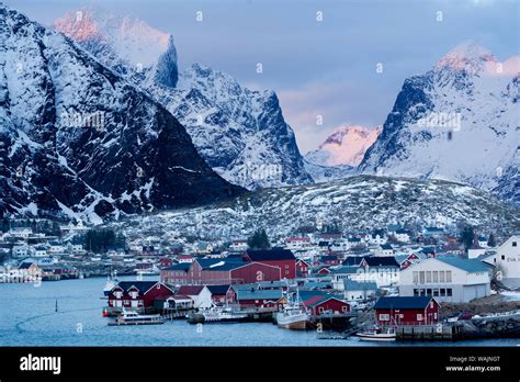 Reine Evening Hi Res Stock Photography And Images Alamy