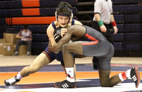 Illinois Wrestlings Martinez Wins Back To Back Ncaa Titles The Daily
