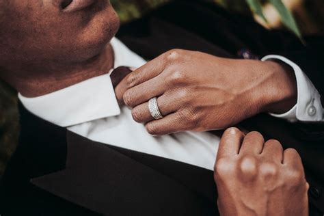 Https://tommynaija.com/wedding/how Does Buying A Mens Wedding Ring Work
