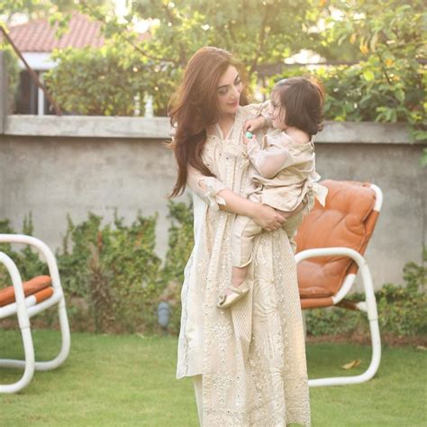 Adorable Pictures Of Aisha Khan With Her Babe Mahnoor Uqbah Malik Reviewit Pk
