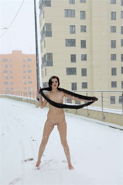 Short Haired Bruneete Walks Naked At Winter Streets Russian Sexy Girls