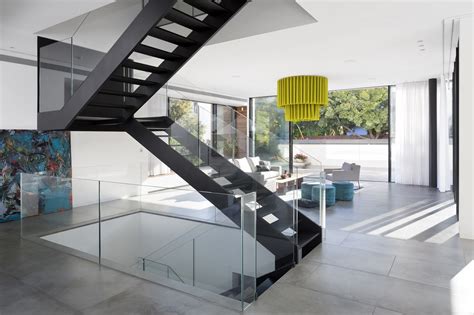 Simple Modern House With An Amazing Floating Stairs Architecture Beast