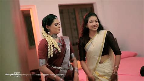 Cute Malayali Girl Open Deep Navel Show While Dancing In Kerala Saree