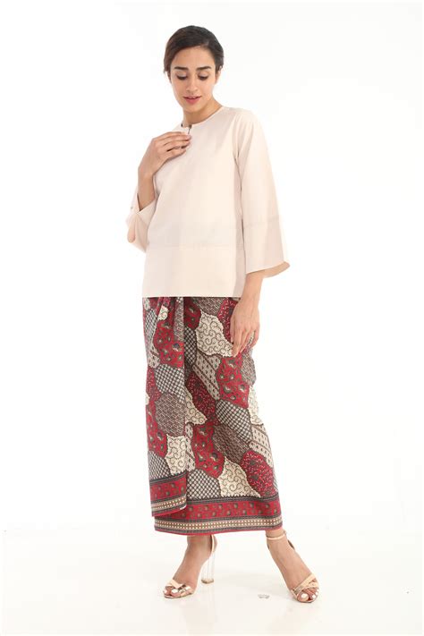 Baju kurung kedah azizah cgo merupakan kurung kedah yang diberi nafas baru dengan penambahan poket depan simpan. Kurung Kedah Batik Classic (Brown Geometric - AA4282BTK ...