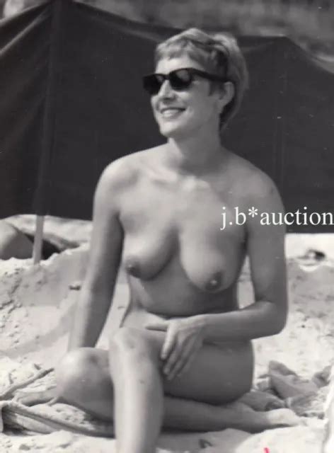 Nudismus Nacktes Strandleben At Nude Beach S Stege Musterfoto