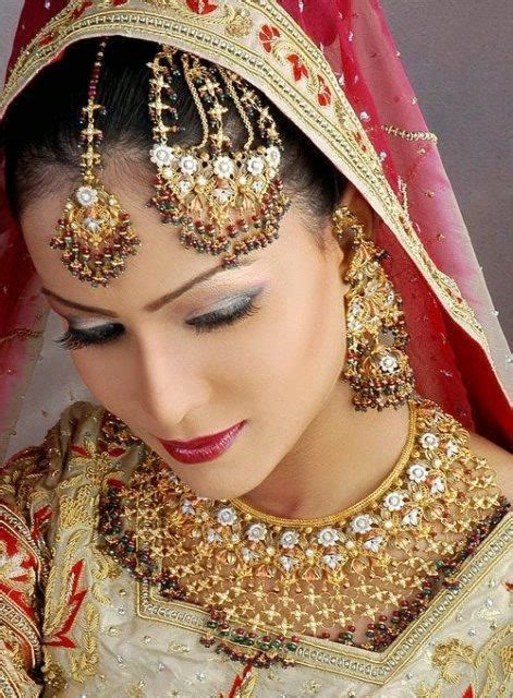 Tanishq is a popular and largest jewellery brand in india. Pakistani Fashion,Indian Fashion,International Fashion ...