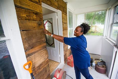 Women Repair Houses In South Bend Real Estate Program