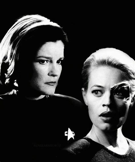 Captain Janeway And Seven Of Nine Star Trek Voyager Star Trek