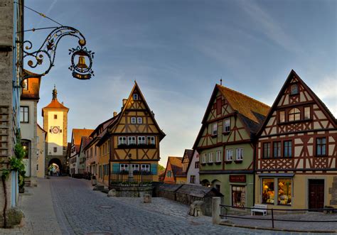 Her kan du vandre rundt og studere mer enn 40 porter og tårn. Plönlein mit dem Sieberstor (Rothenburg ob der Tauber) Foto & Bild | deutschland, europe, bayern ...