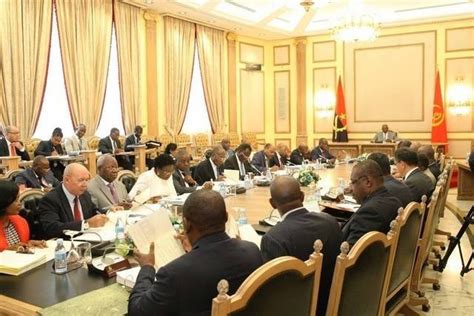 Pr Orienta Reunião Do Conselho De Ministros Angola