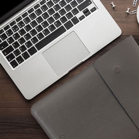Husa Laptop MacBook PRO Inch Piele Naturala Cu Mouse Pad Inchidere Magnetica Margini