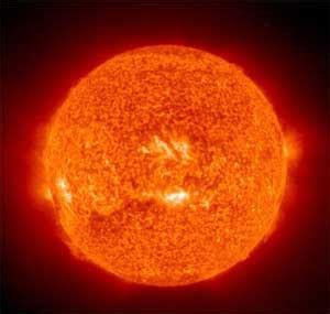 Jarak ini hanya bagian kecil dari jarak bumi ke matahari, itulah sebabnya nilai jarak suatu tempat di bumi dari matahari tidak berpengaruh signifikan. benda luar angkasa: MATAHARI DAN BINTANG