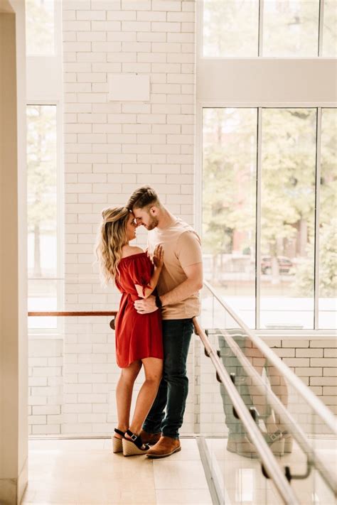 What To Wear For Your Engagement Photos From Billie Shaye Style Photography Nashville Bride Guide