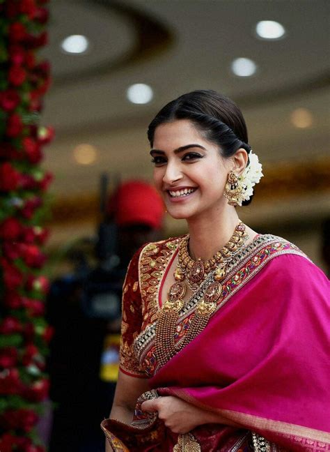 Sonam Kapoor Indian Bride Hairstyle Indian Hairstyles For Saree