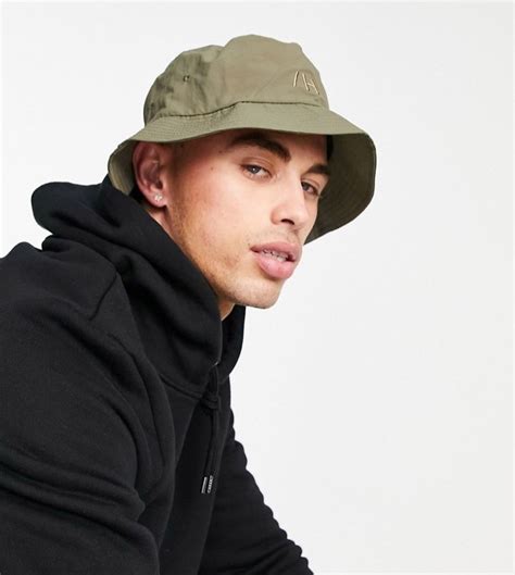 How To Wear A Bucket Hat For Men A Nod To Effortless Style
