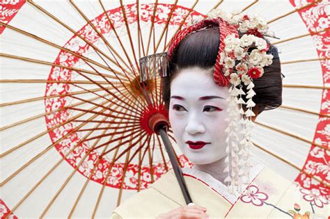 Lesley Downer Book Writer Entered The World Of Japans Geishas Books Entertainment
