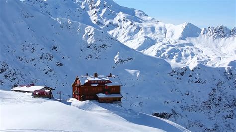 Verwacht geen winterkou en van schaatspret zal met de huidige verwachting al helemaal geen sprake zijn. Winter holiday in St. Anton am Arlberg - YouTube