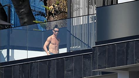 Schreckmoment Einbrecher Gelangt In Ronaldos Luxus Villa Serie A Sportnewsbz