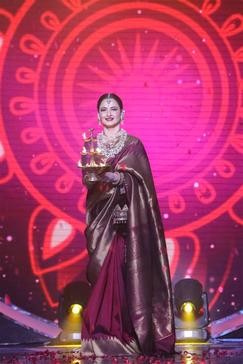 Rekha Performs On Indian Idol 12 Stage Leaves Contestants Mesmerised See Photos Television