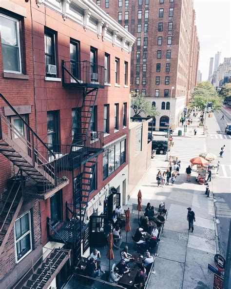 Lunch also has suffered from the crush of technology. Photo of the Day: High Line Lunch Break - Bethany Looi