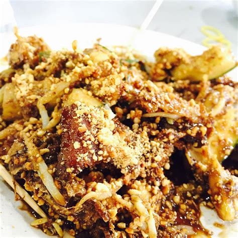 Showered with generous serving of peanuts and delectable sauce, power rojak bandung is. 8 Best Rojak Stalls In Singapore That Are Worth Braving ...