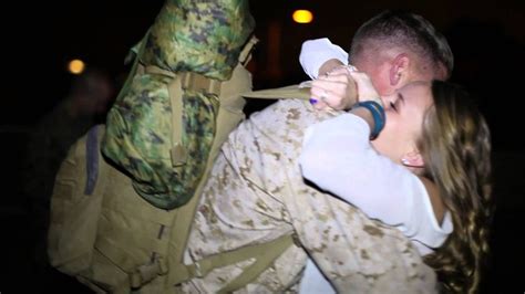 Marine Reunited With His Wife In Emotional Homecoming Military Homecoming Surprise Military