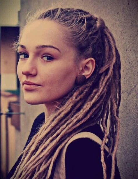 Jonathan davis and other members of his heavy metal band korn sport dreadlock styles. Skinny dreads | Hair styles, Dreadlock hairstyles, White ...