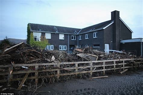 Storm Desmond Photographs Show Widespread Flooding Across Cumbria Daily Mail Online