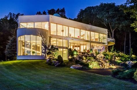 Stunning Glass Mansion In New York Selling For 59 Million Housely